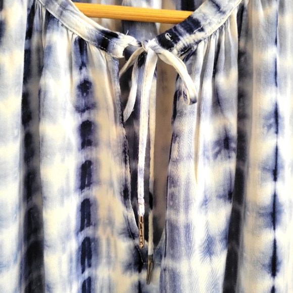 Shibori Dyed Sleeveless Blouse - Picture 2 of 5